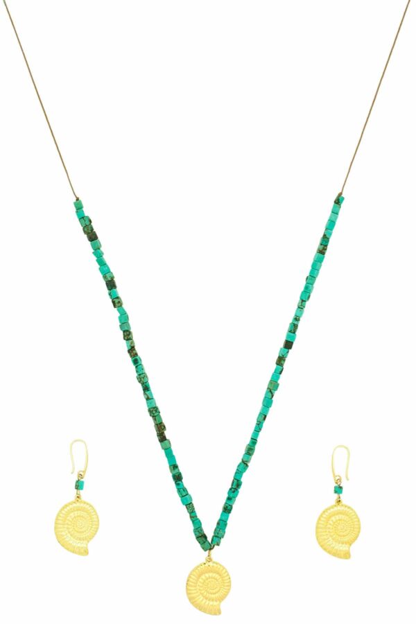 summer necklace and earrings set with gold-plated shells