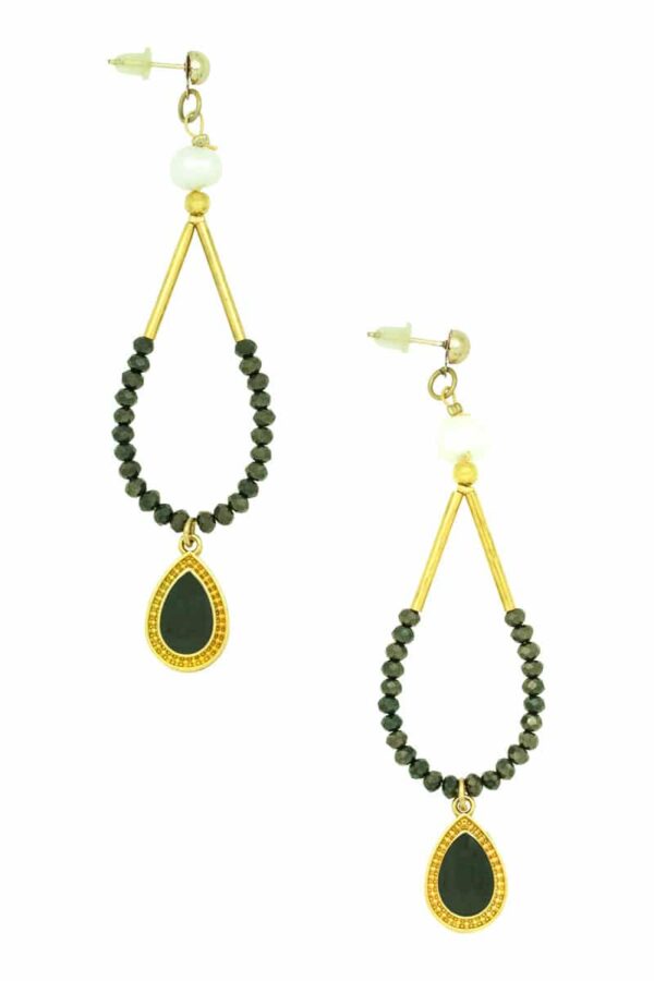 drop-shaped earrings with pearl